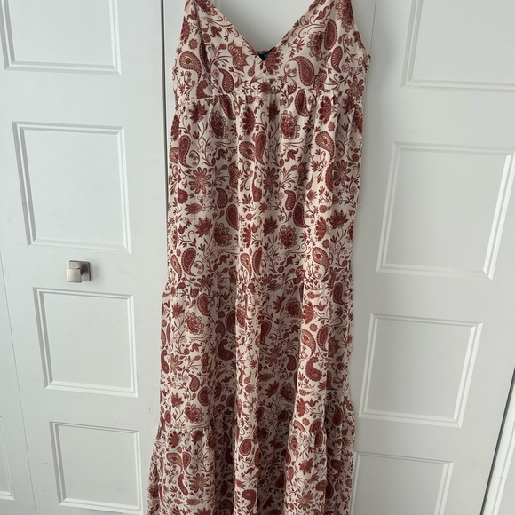 Dynamite Dresses & Skirts - Dynamite Red and Cream Paisley Maxi Dress
